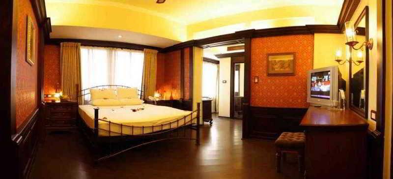 Travancore Court Kochi Exteriör bild